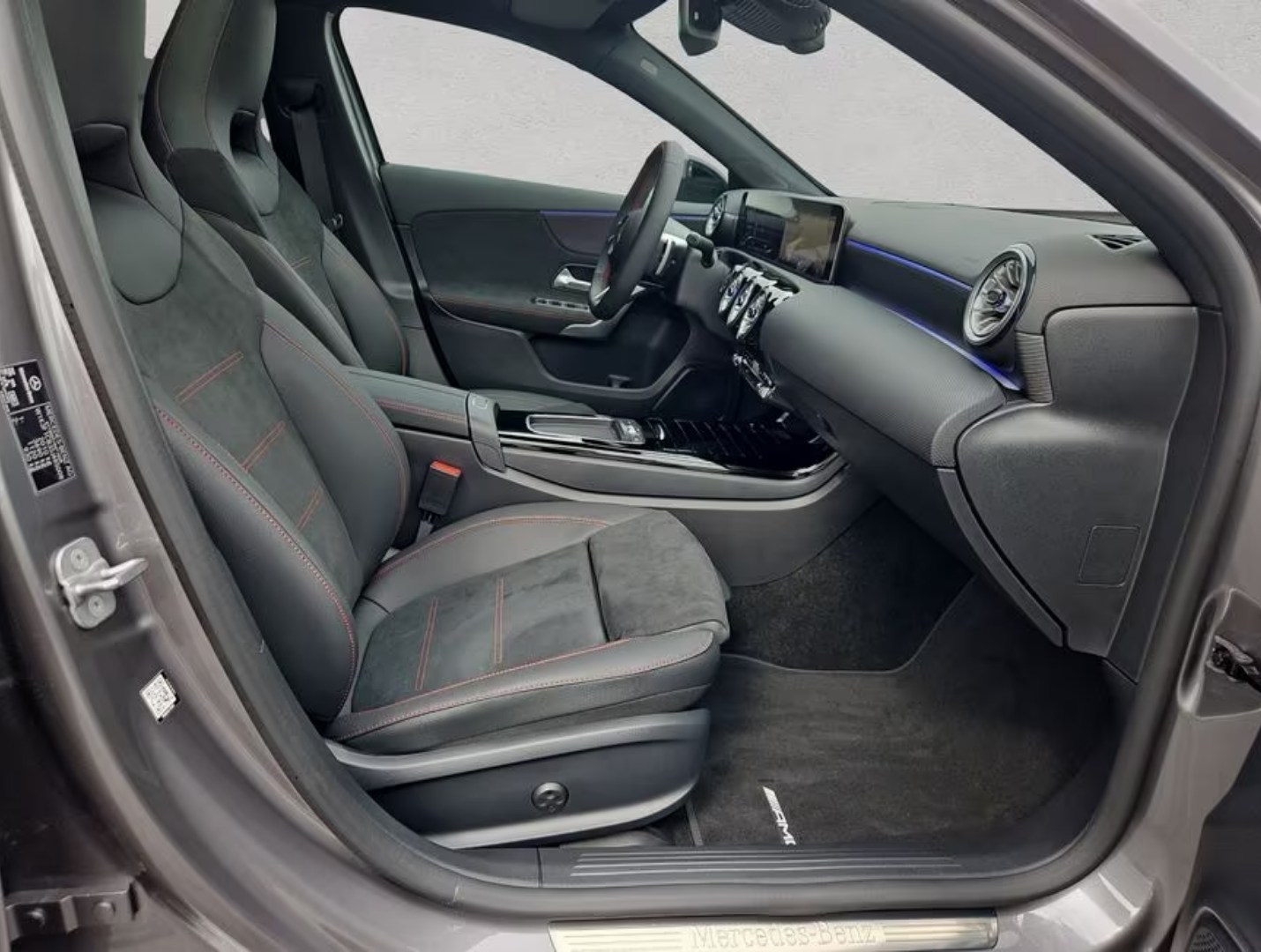 
								Mercedes-Benz A 200d AMG Advanced Plus full									
