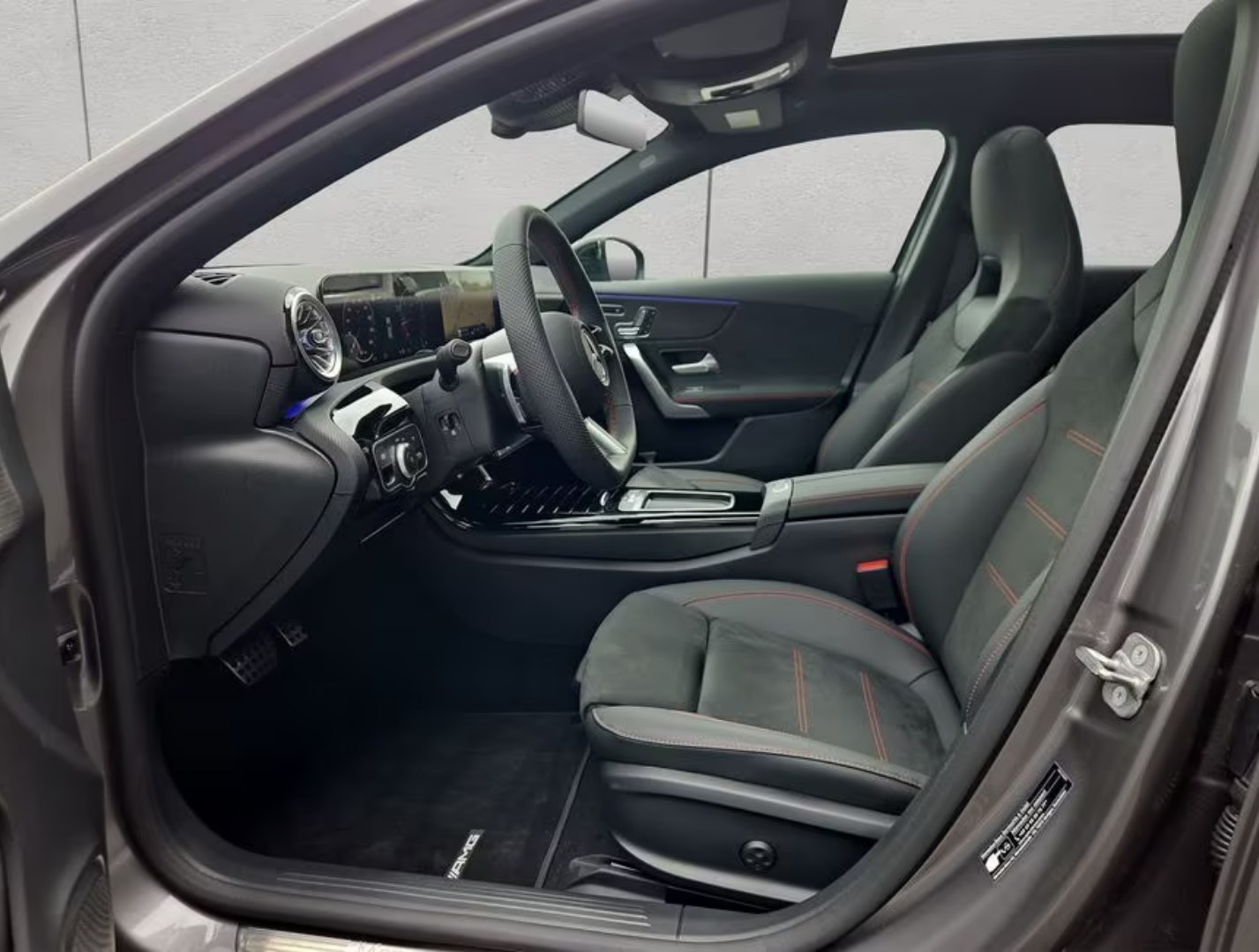 
								Mercedes-Benz A 200d AMG Advanced Plus full									