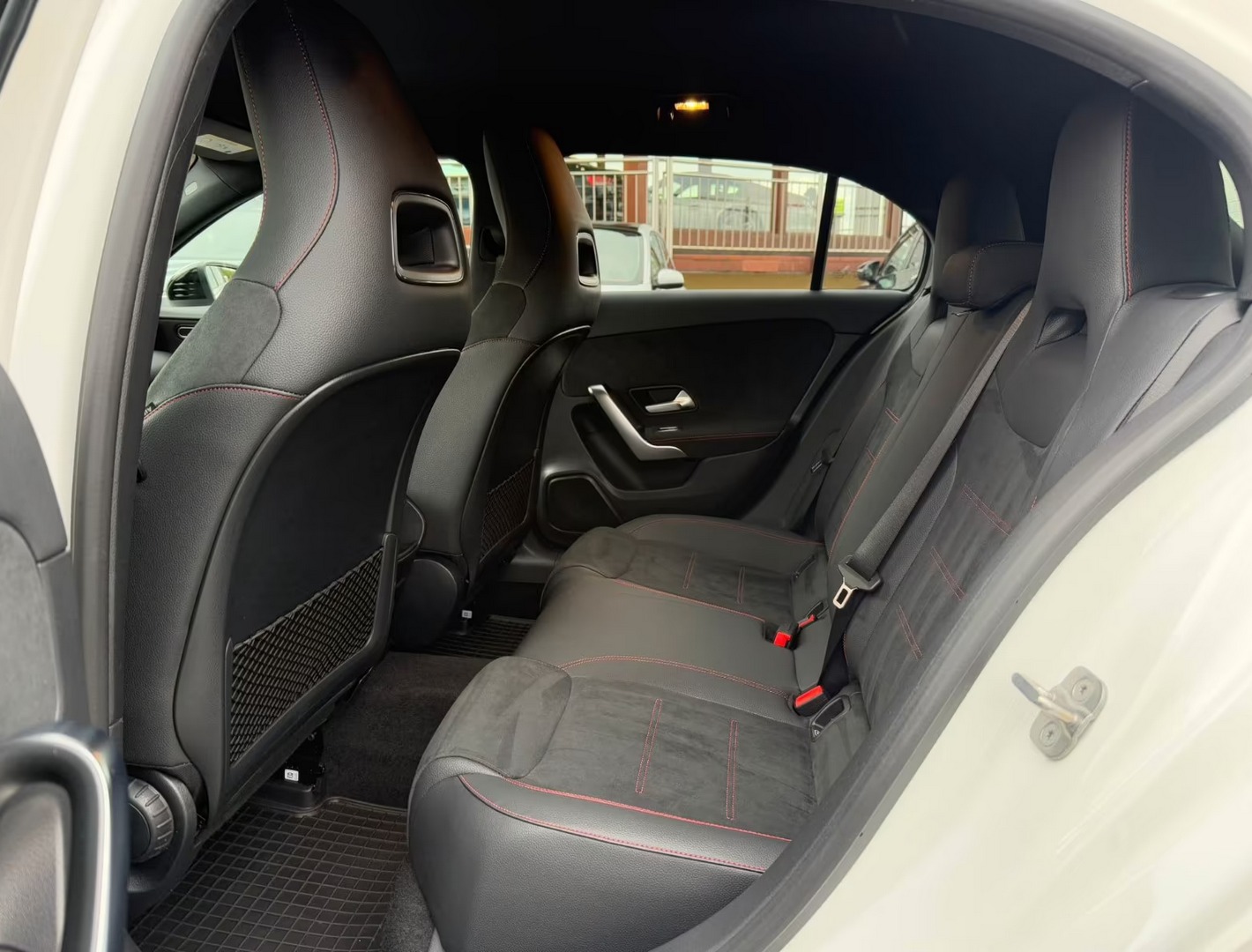 
								Mercedes-Benz A 180d AMG full									