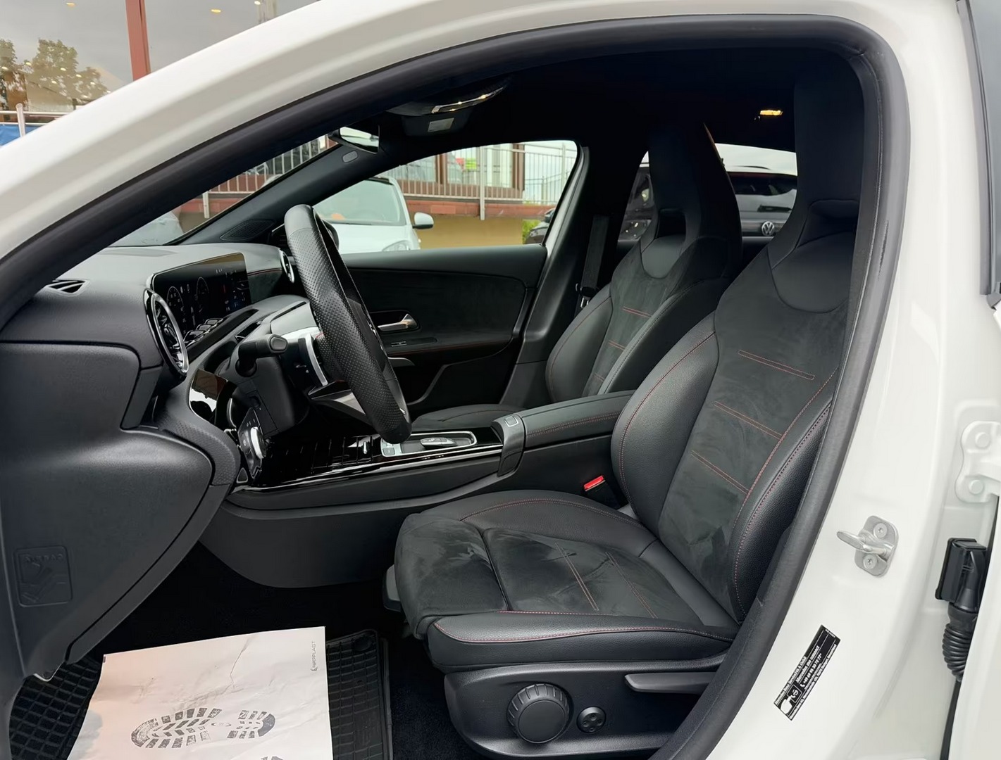 
								Mercedes-Benz A 180d AMG full									