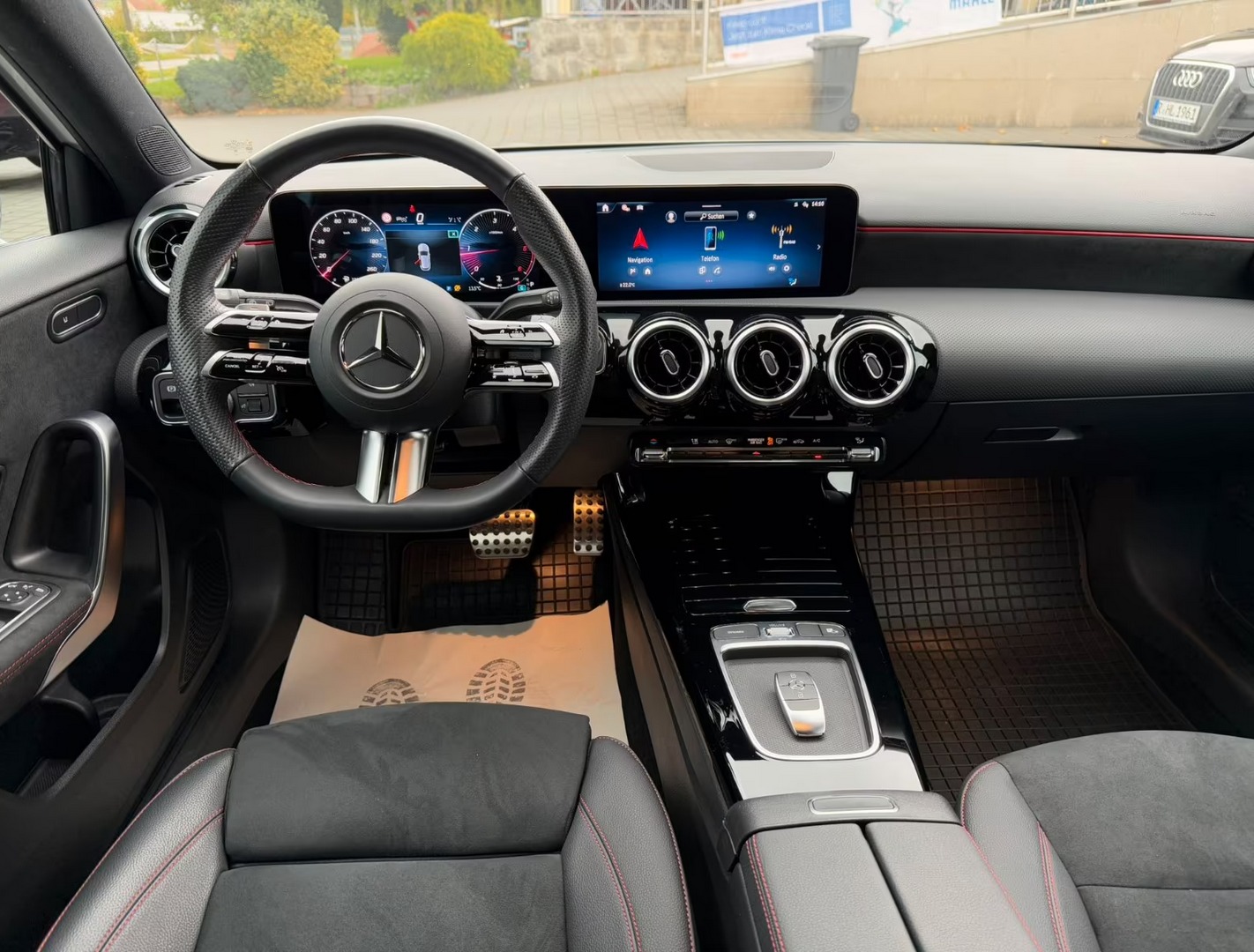
								Mercedes-Benz A 180d AMG full									
