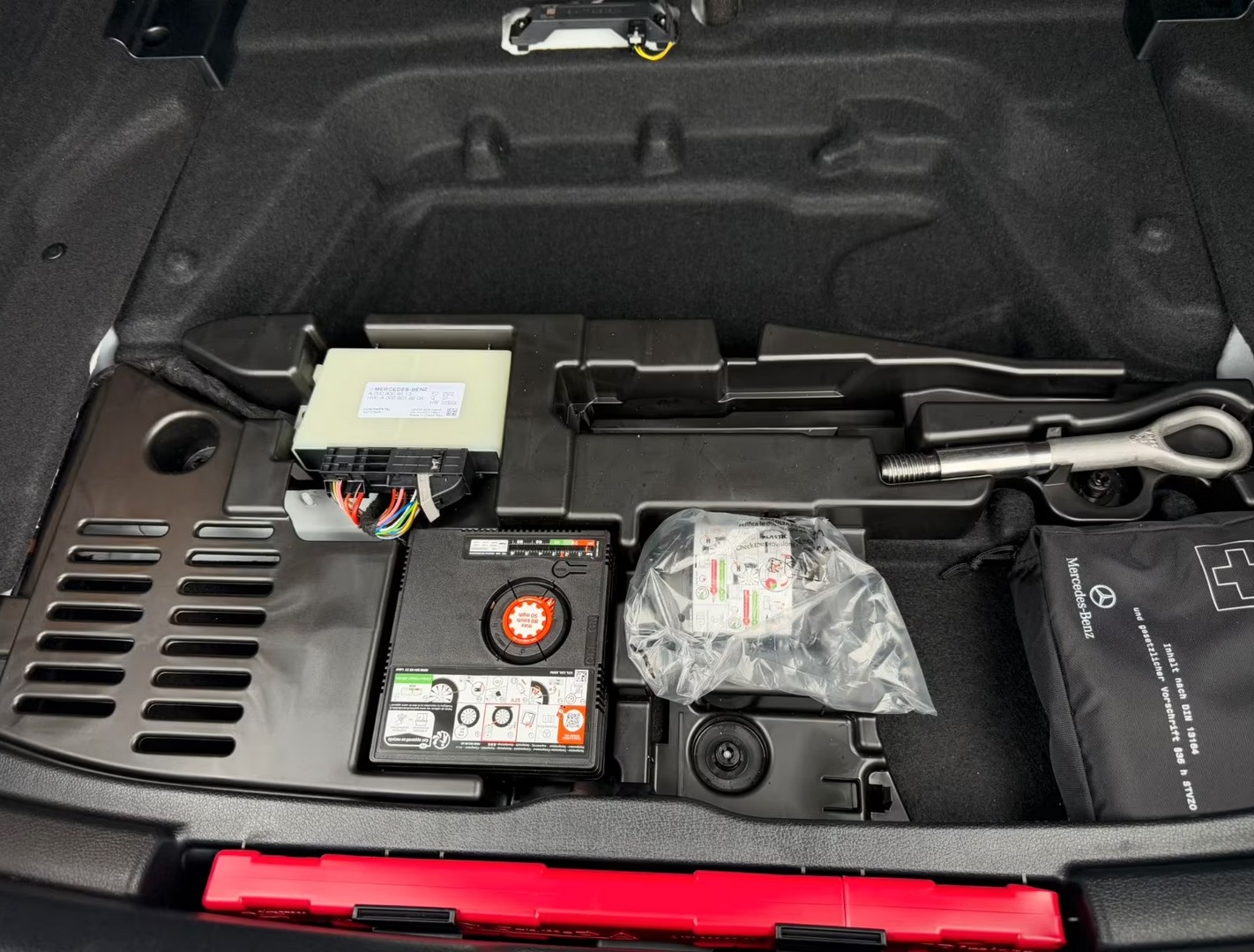 
								Mercedes-Benz A 180d AMG full									