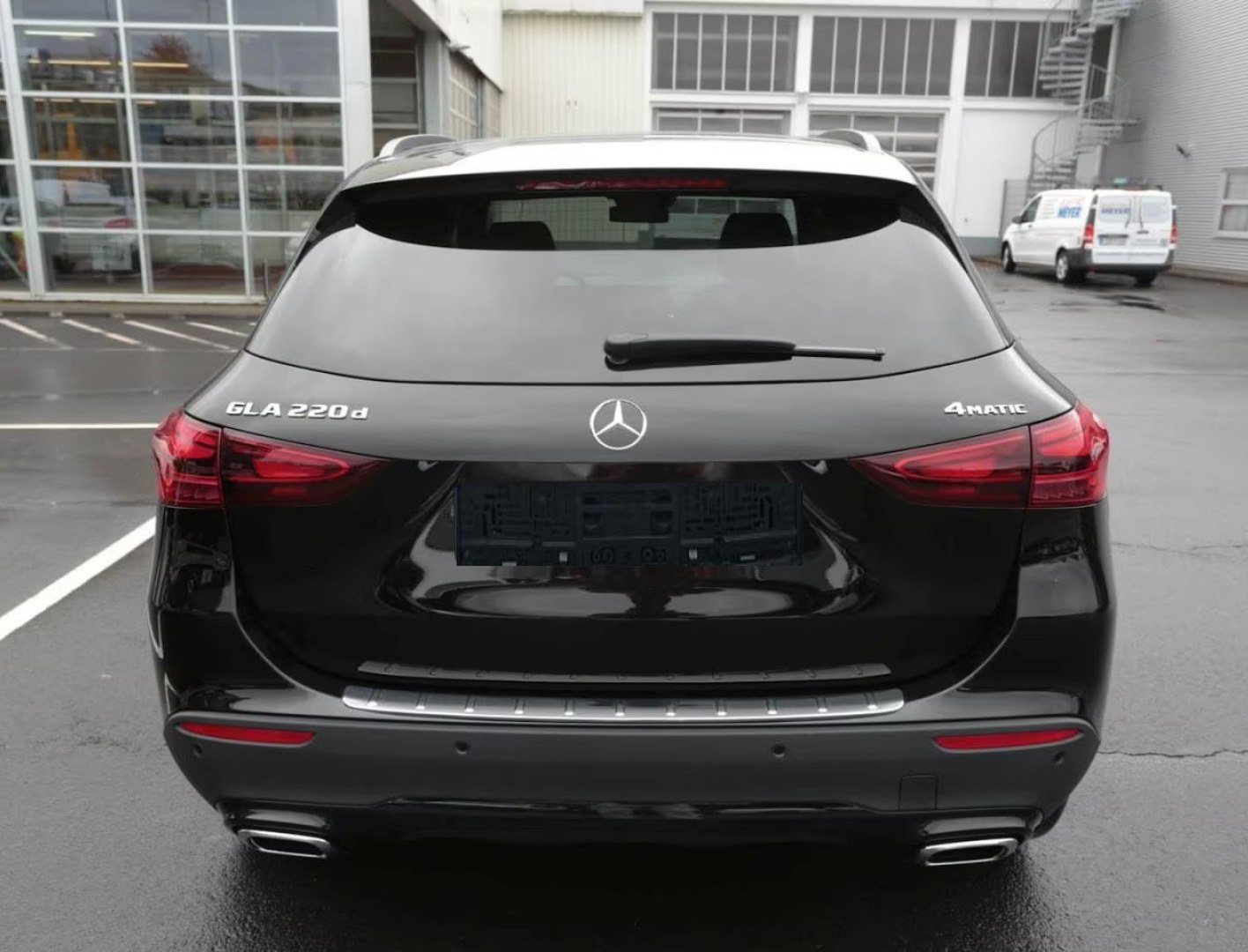 
								Mercedes-Benz GLA 220d 4MATIC Progressive Night full									