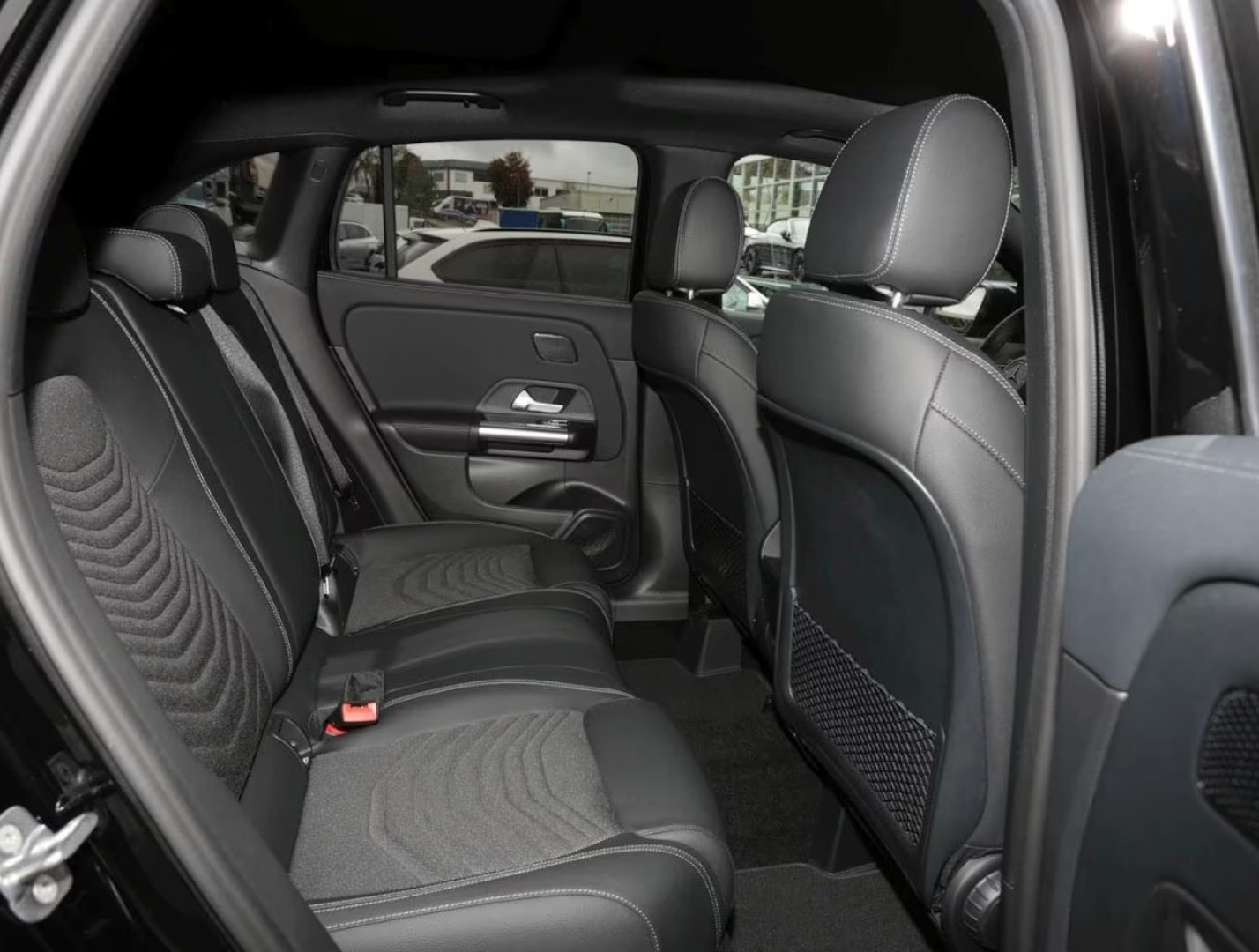 
								Mercedes-Benz GLA 220d 4MATIC Progressive Night full									