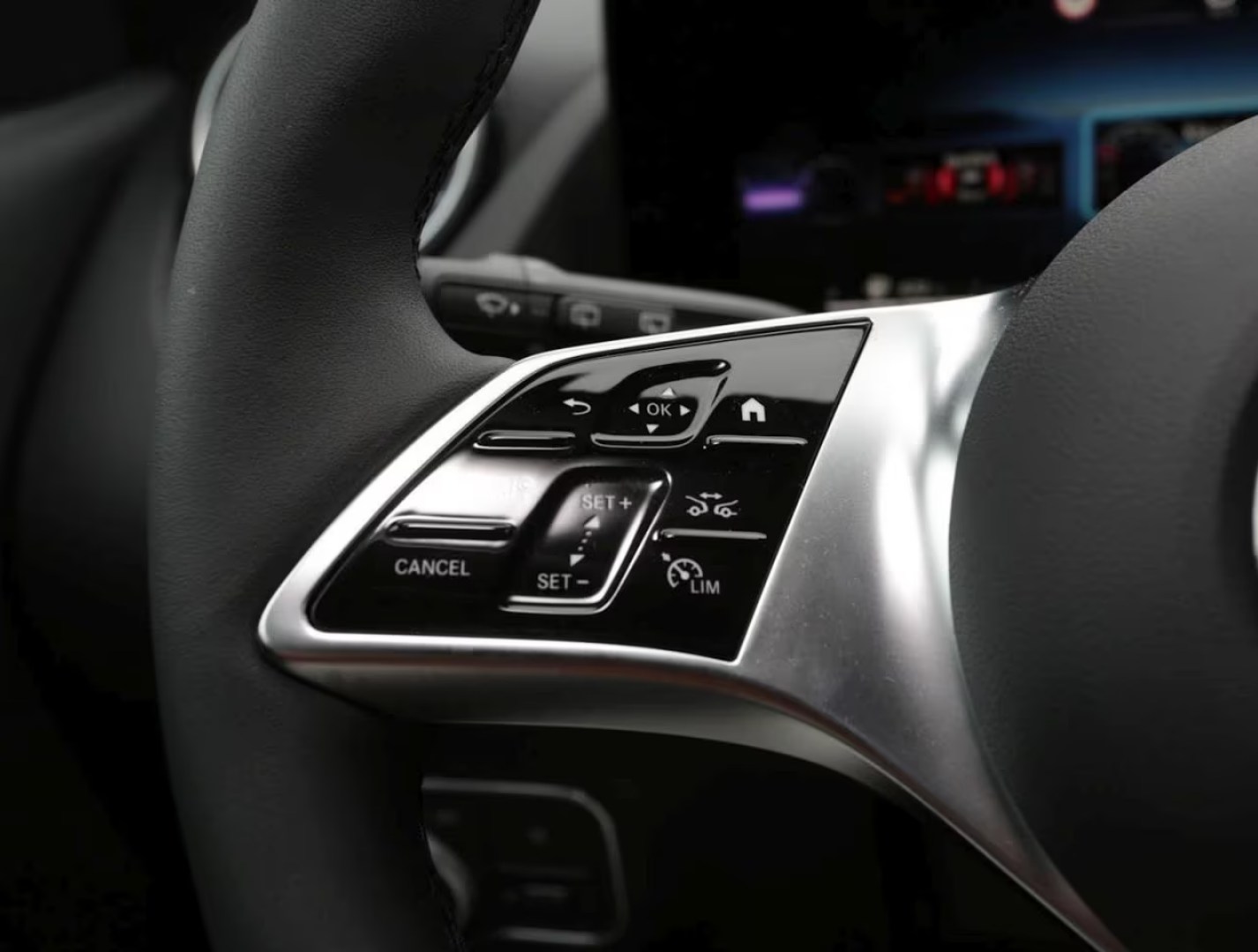 
								Mercedes-Benz GLA 220d 4MATIC Progressive Night full									
