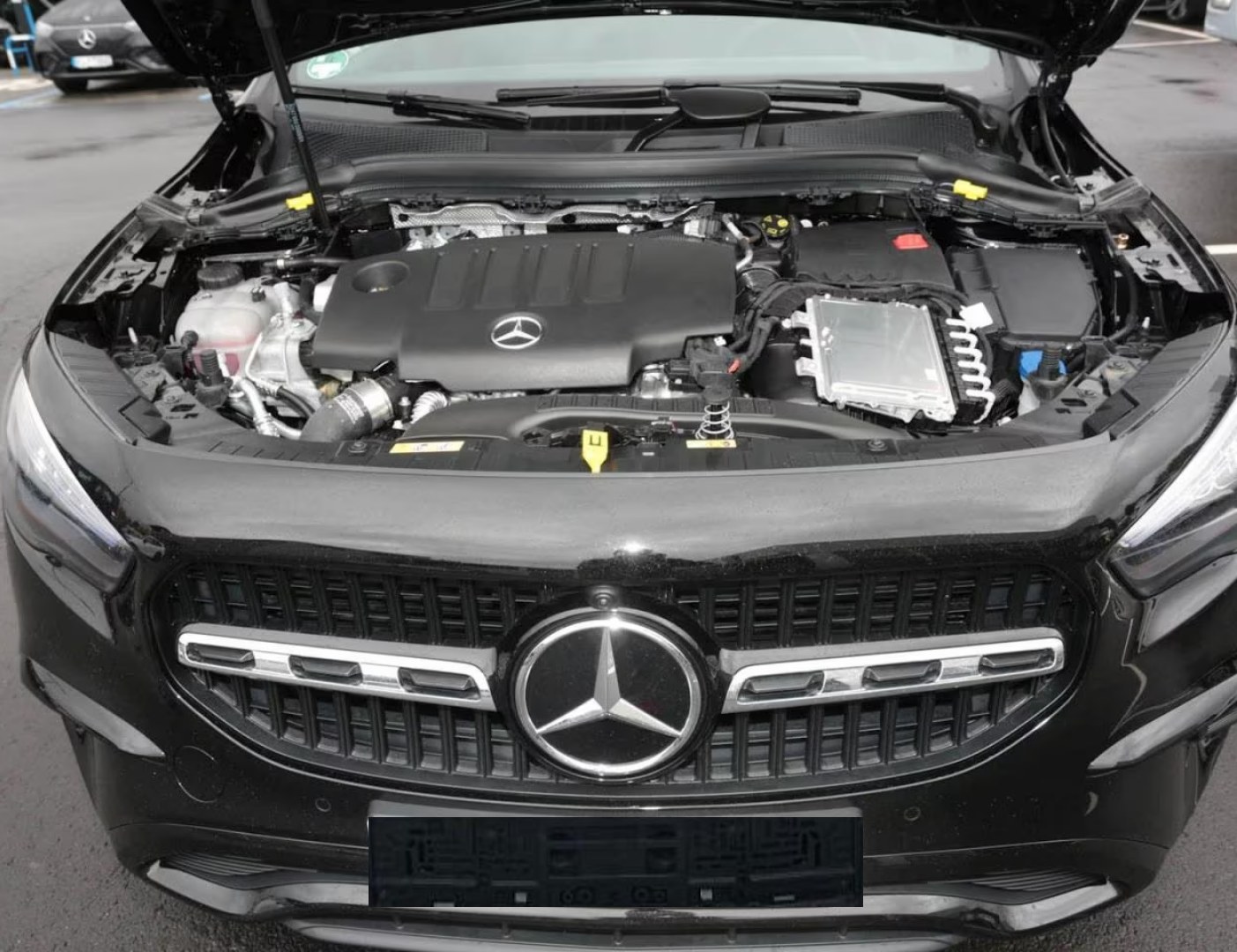 
								Mercedes-Benz GLA 220d 4MATIC Progressive Night full									