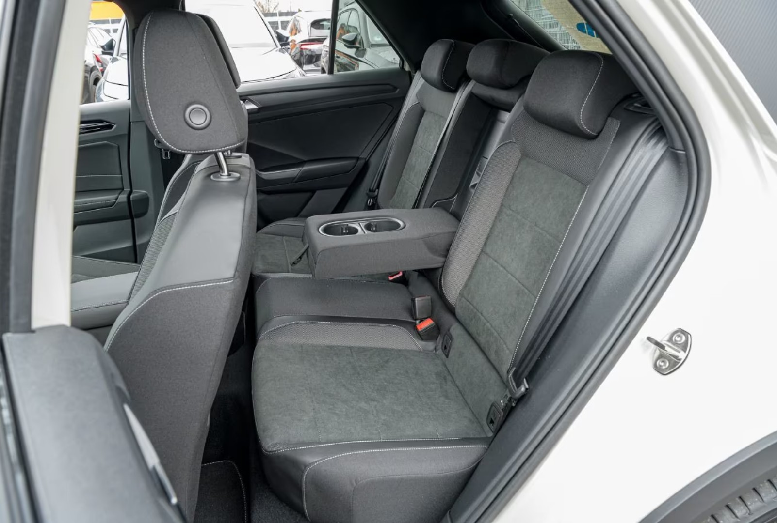 
								Volkswagen T-Roc 2.0 TDI R-Line full									