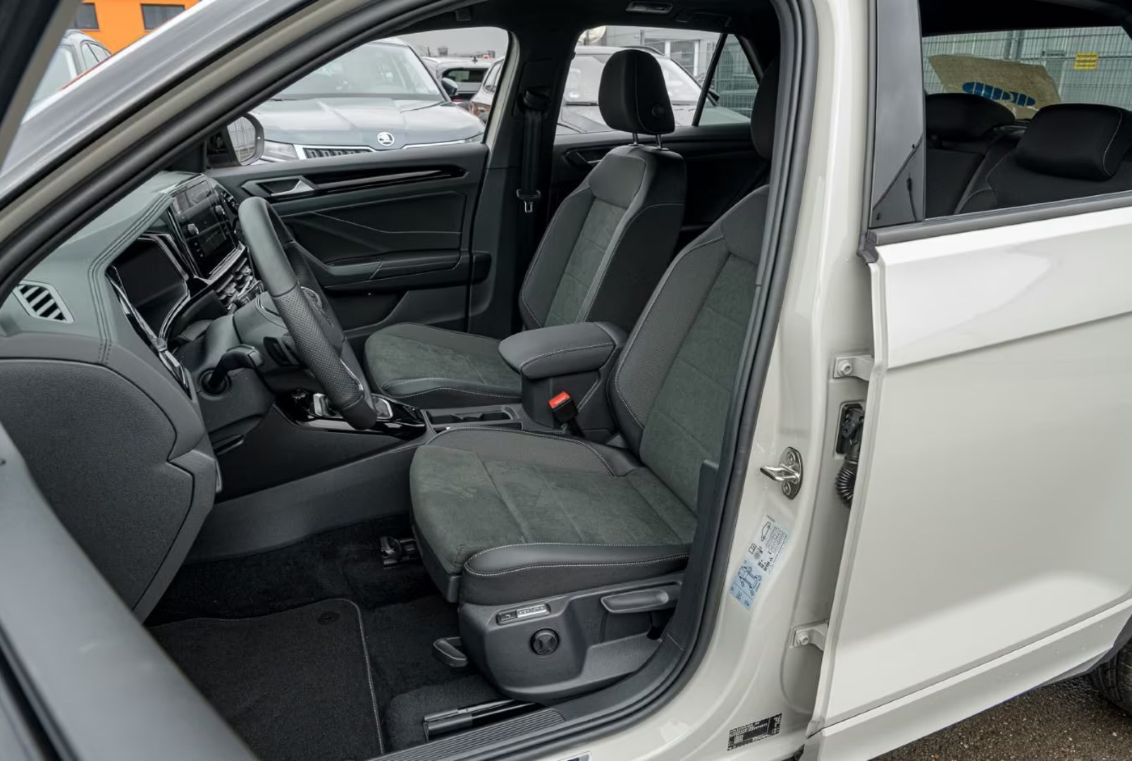 
								Volkswagen T-Roc 2.0 TDI R-Line full									
