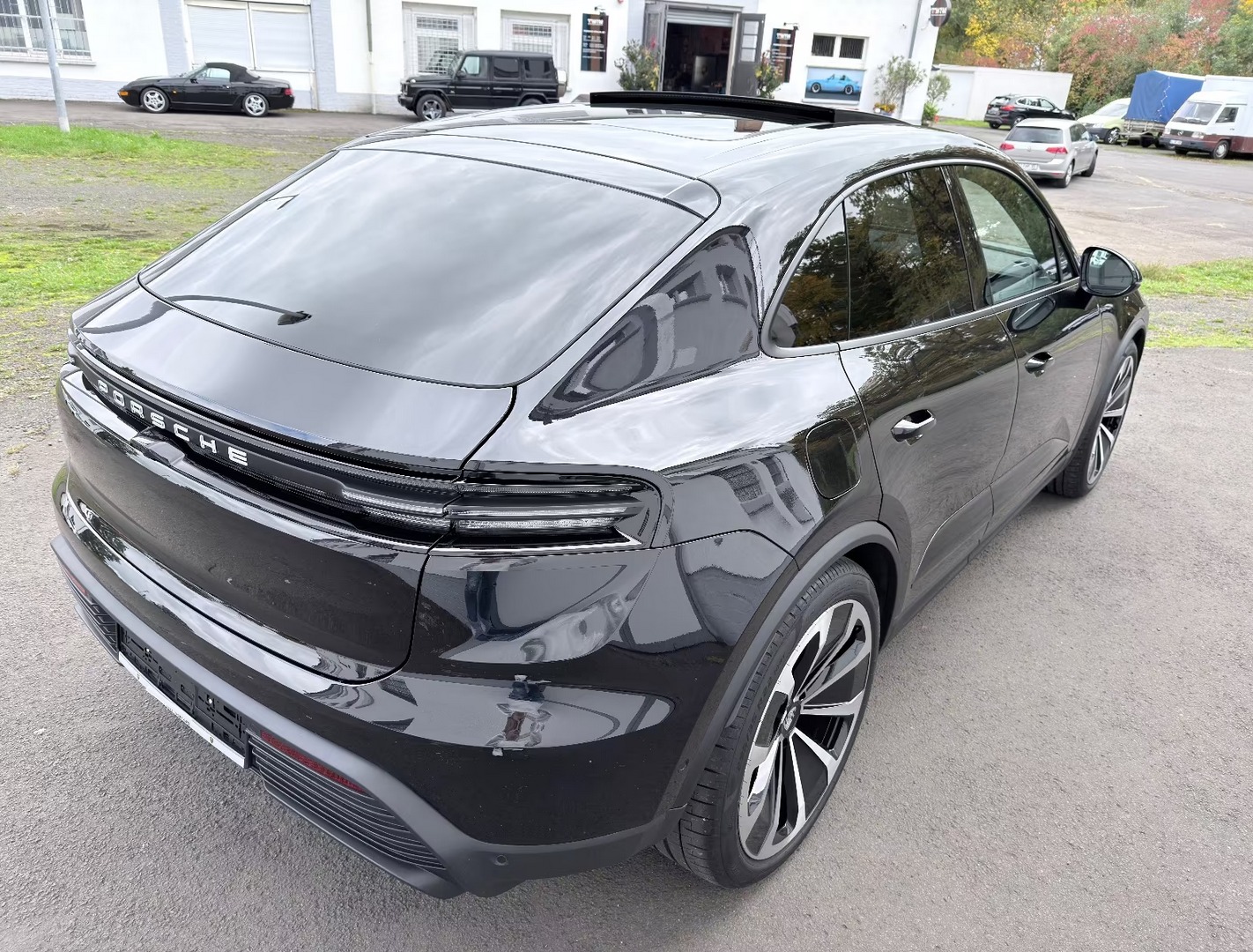 
								Porsche Macan – Matrix-LED-Scheinwerfer – 22-Zoll-Felgen full									