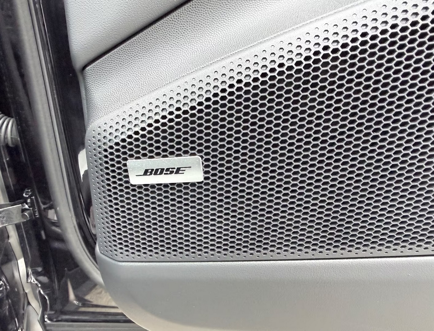 
								Porsche Macan – Matrix-LED-Scheinwerfer – 22-Zoll-Felgen full									