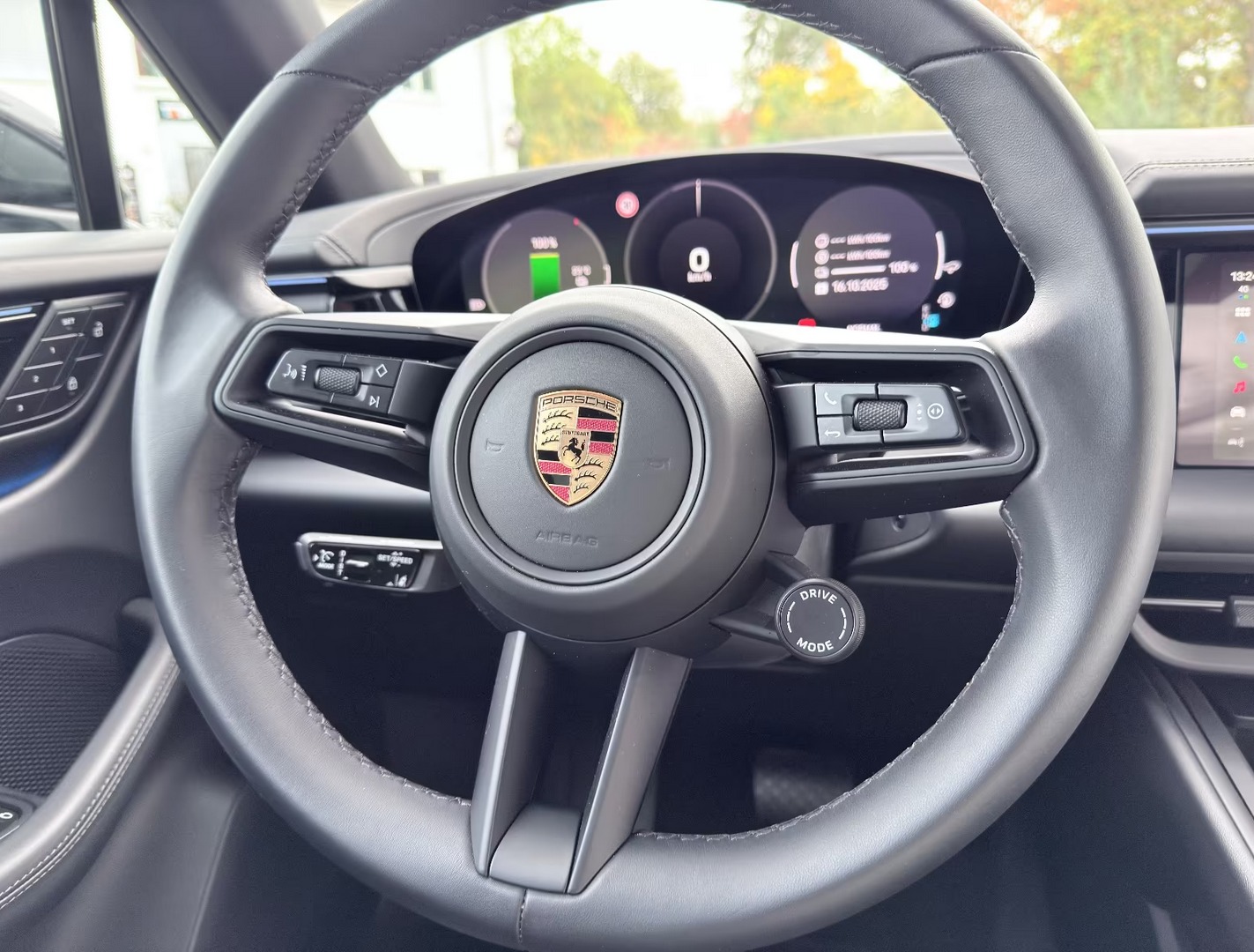 
								Porsche Macan – Matrix-LED-Scheinwerfer – 22-Zoll-Felgen full									