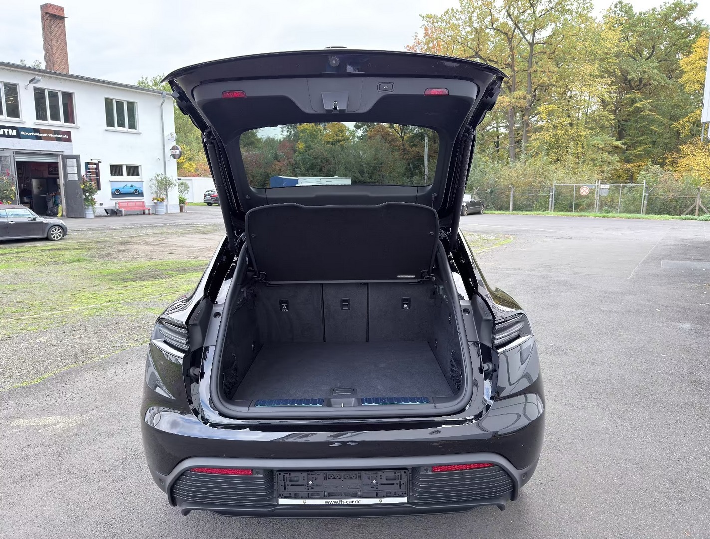 
								Porsche Macan – Matrix-LED-Scheinwerfer – 22-Zoll-Felgen full									