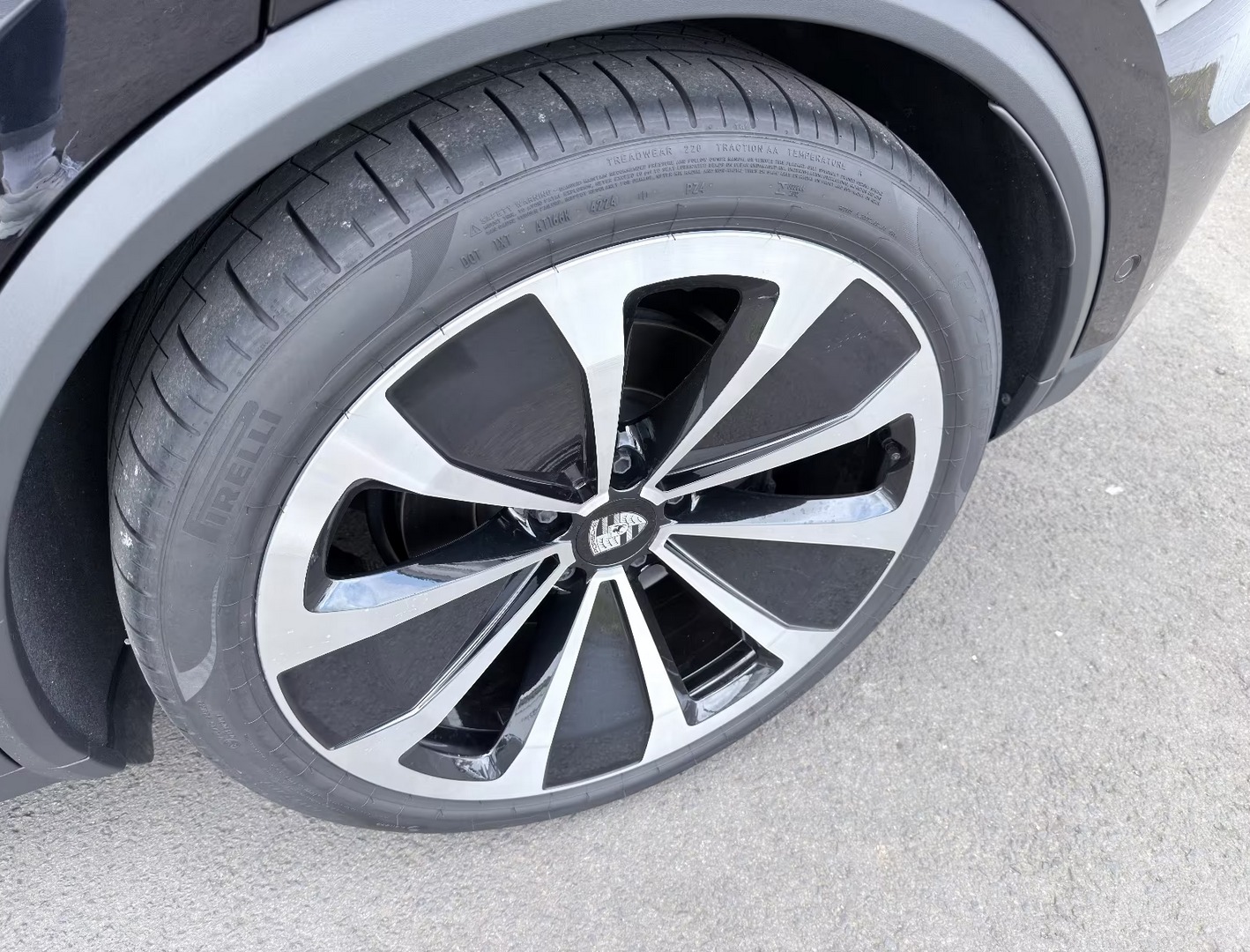 
								Porsche Macan – Matrix-LED-Scheinwerfer – 22-Zoll-Felgen full									