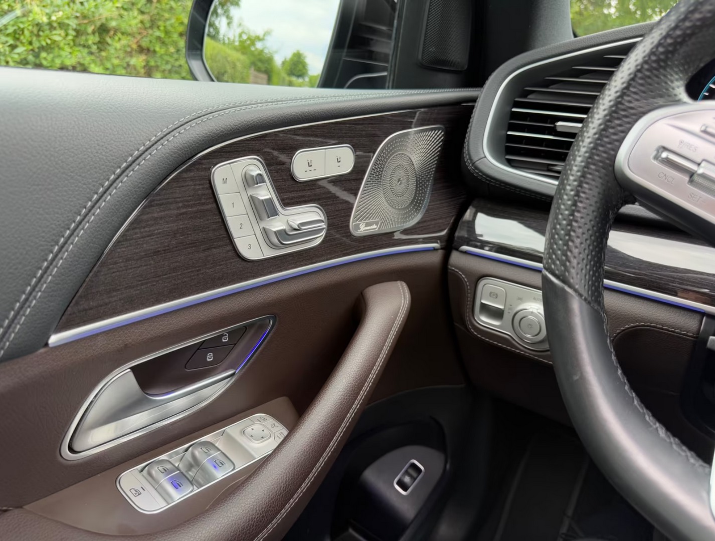 
								Mercedes-Benz GLS 400d 4MATIC full									