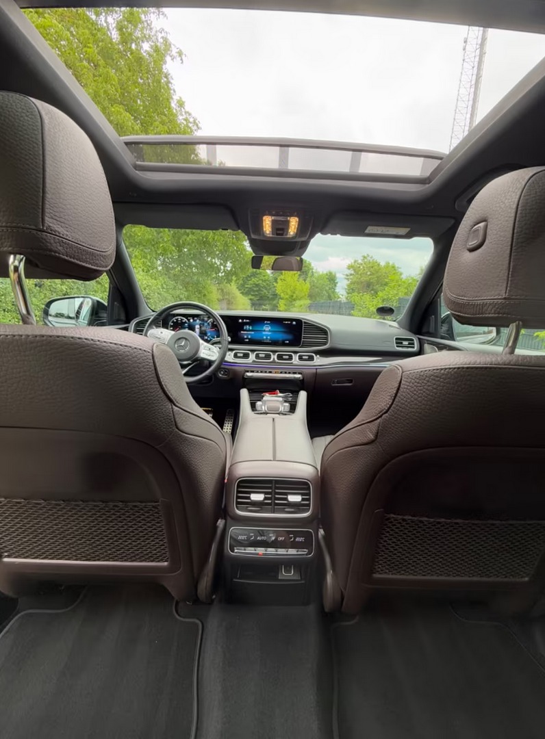 
								Mercedes-Benz GLS 400d 4MATIC full									