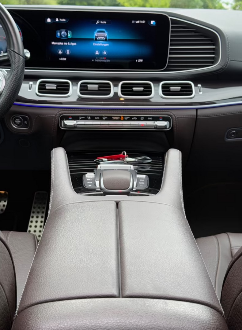 
								Mercedes-Benz GLS 400d 4MATIC full									