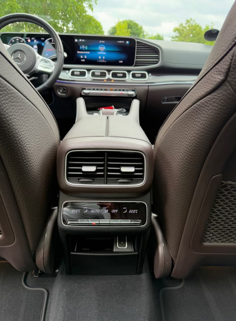 
								Mercedes-Benz GLS 400d 4MATIC full									