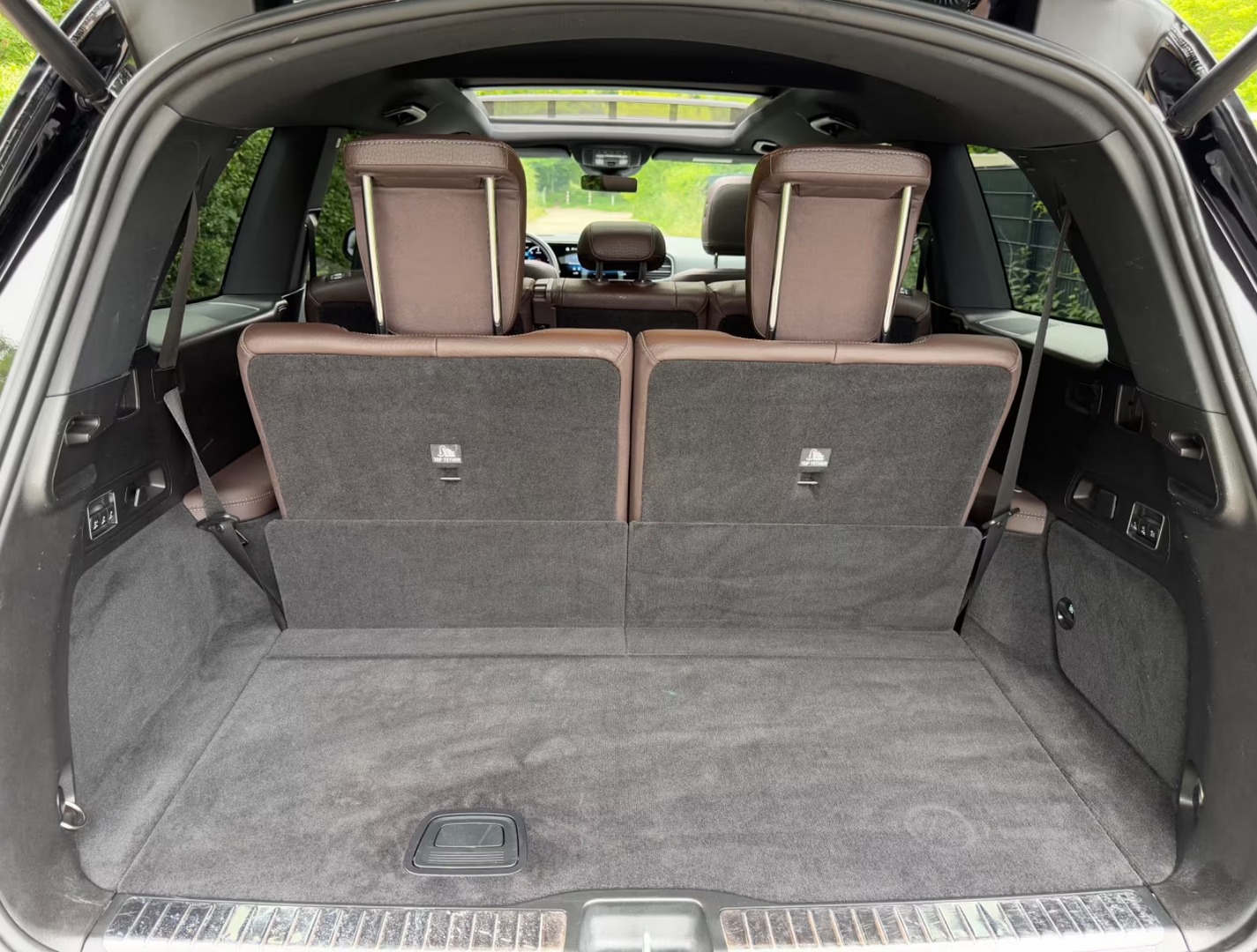 
								Mercedes-Benz GLS 400d 4MATIC full									