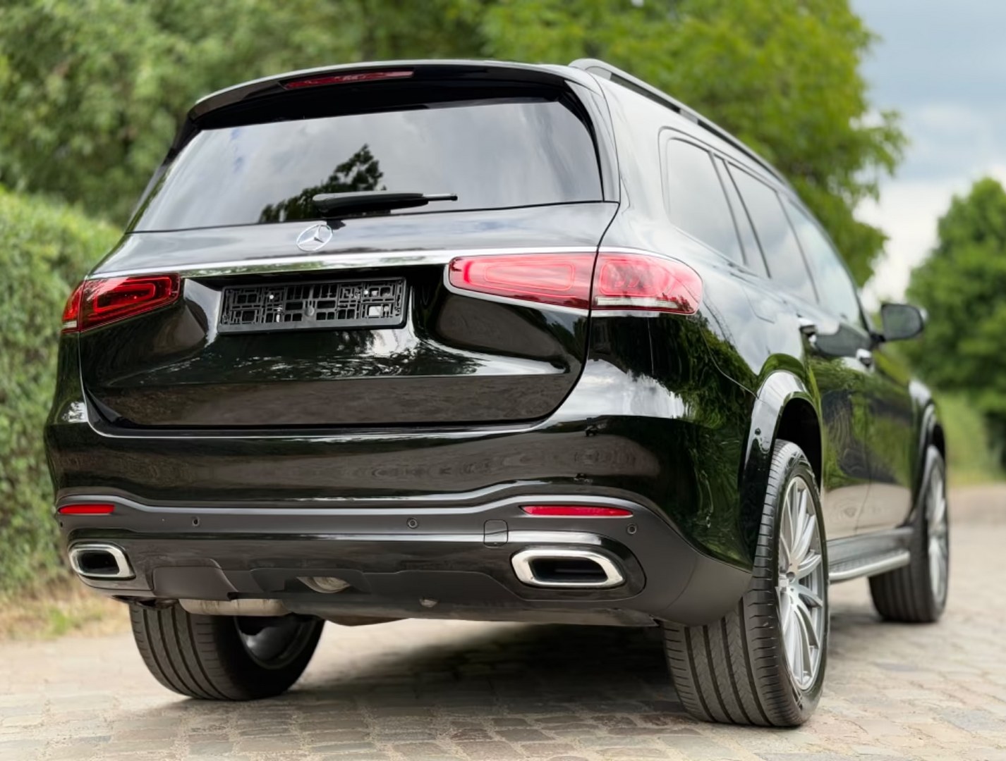 
								Mercedes-Benz GLS 400d 4MATIC full									