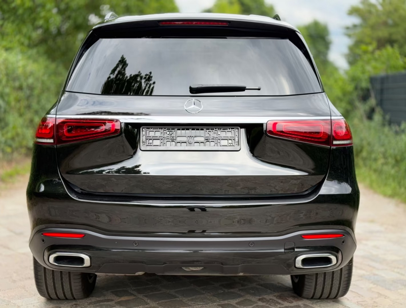 
								Mercedes-Benz GLS 400d 4MATIC full									