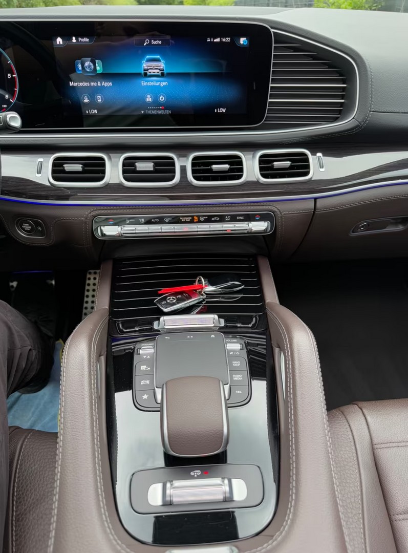 
								Mercedes-Benz GLS 400d 4MATIC full									